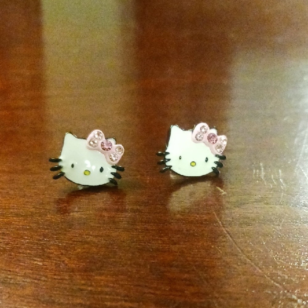 Hello Kitty White Face Stud Earrings with Pink Bow Rhinestones